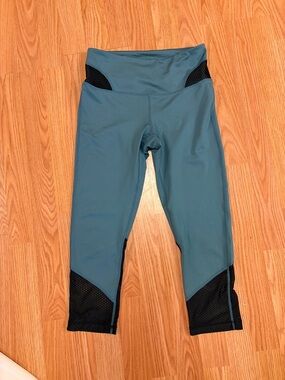 Zella Teal & Black Cropped Leggings